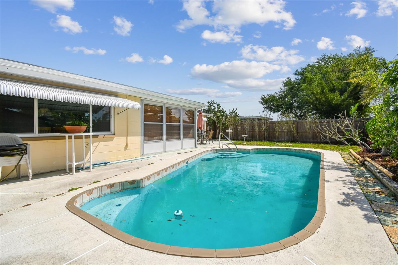 Listing photo id 42 for 3514 Truman Drive