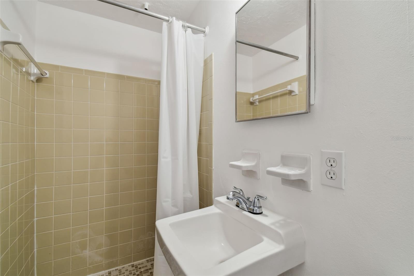 Listing photo id 46 for 3514 Truman Drive