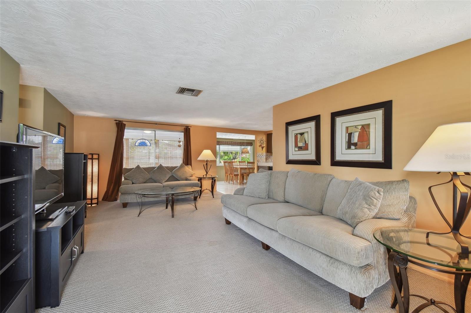 Listing photo id 4 for 3514 Truman Drive