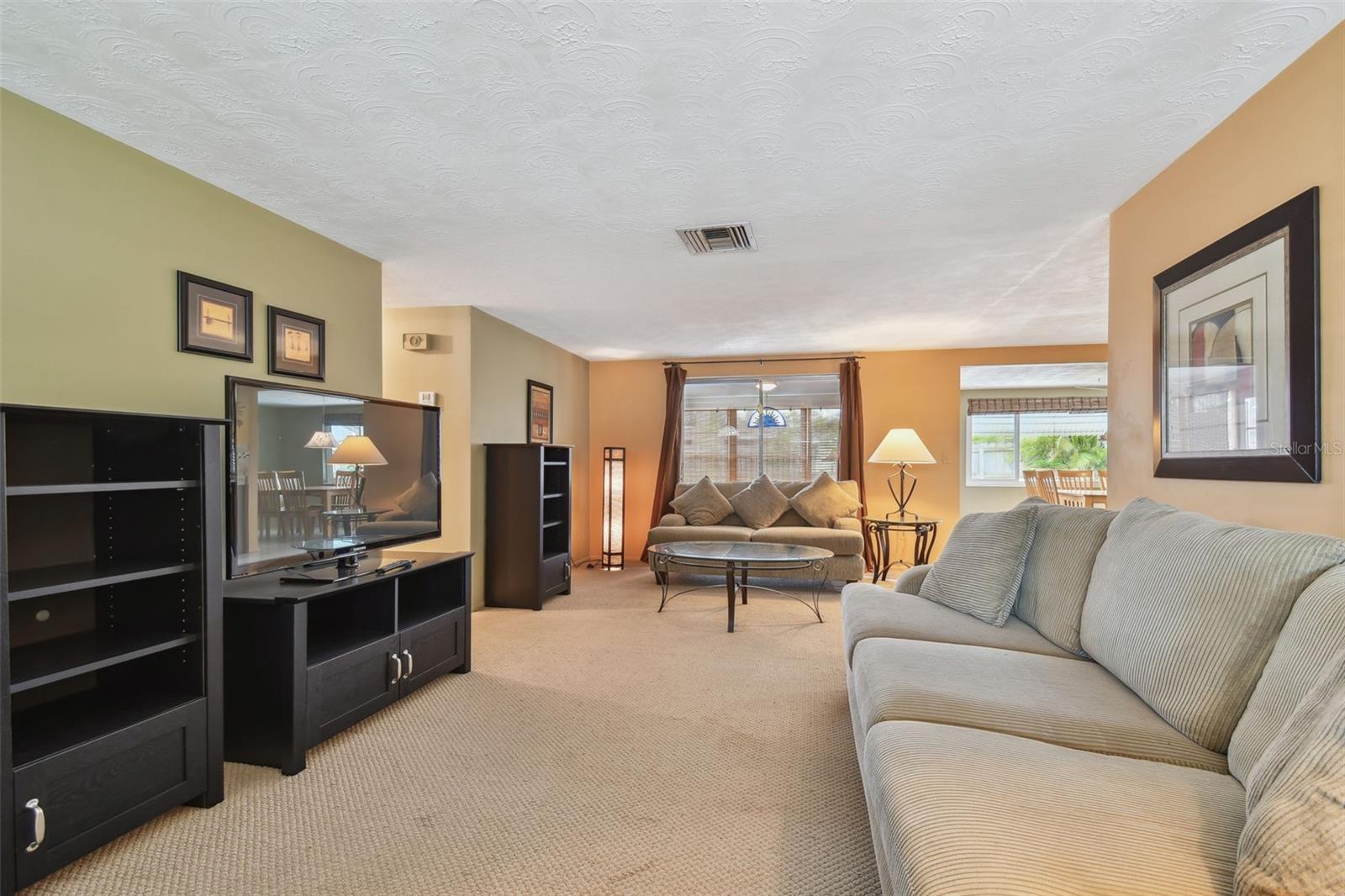 Listing photo id 5 for 3514 Truman Drive