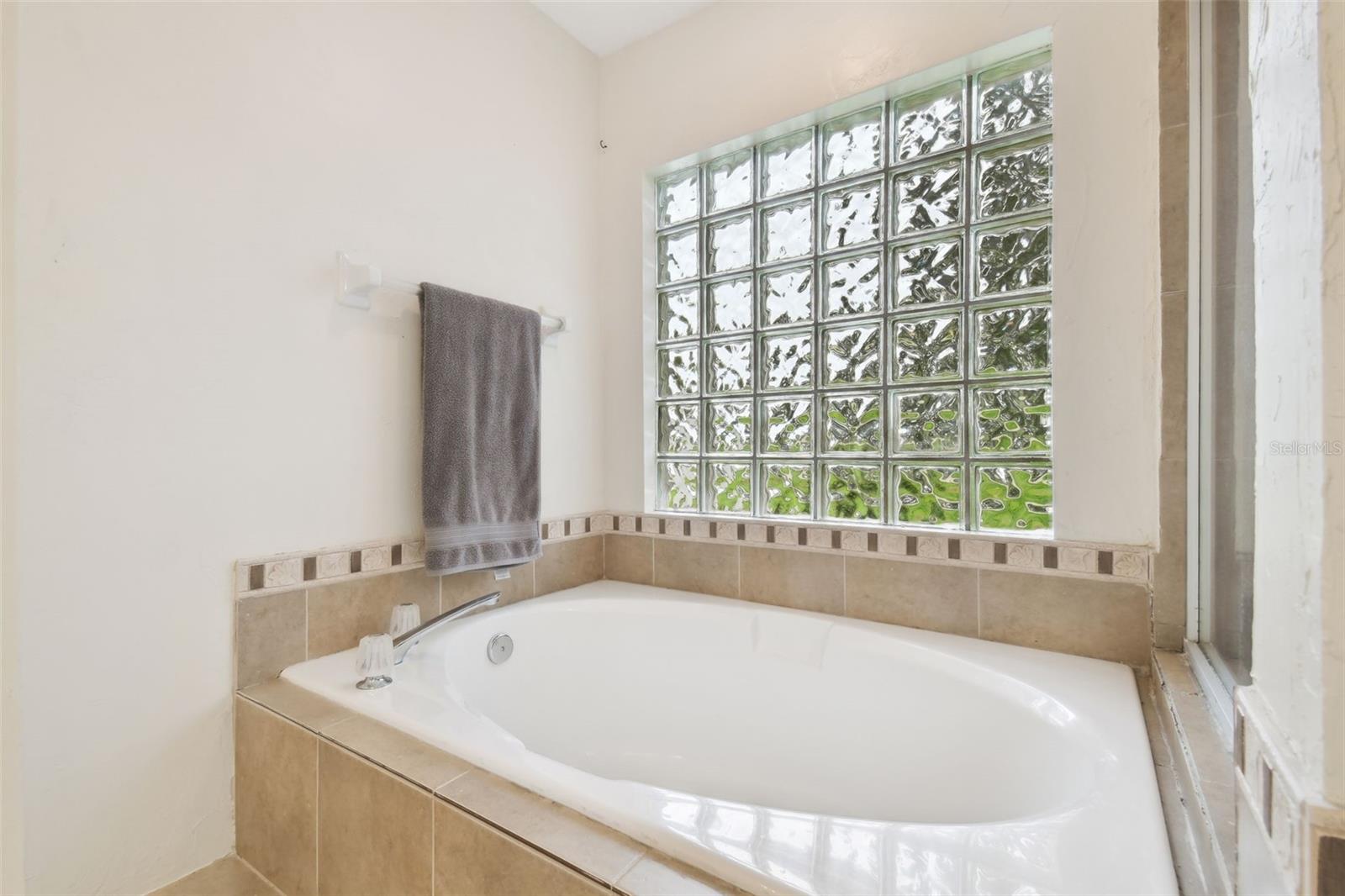 Image 37 of 76 For 1727 Woodpond Way