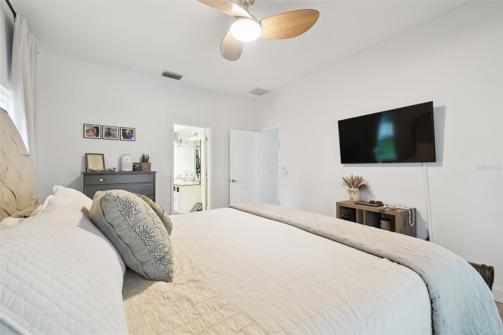 Image 40 of 76 For 1727 Woodpond Way