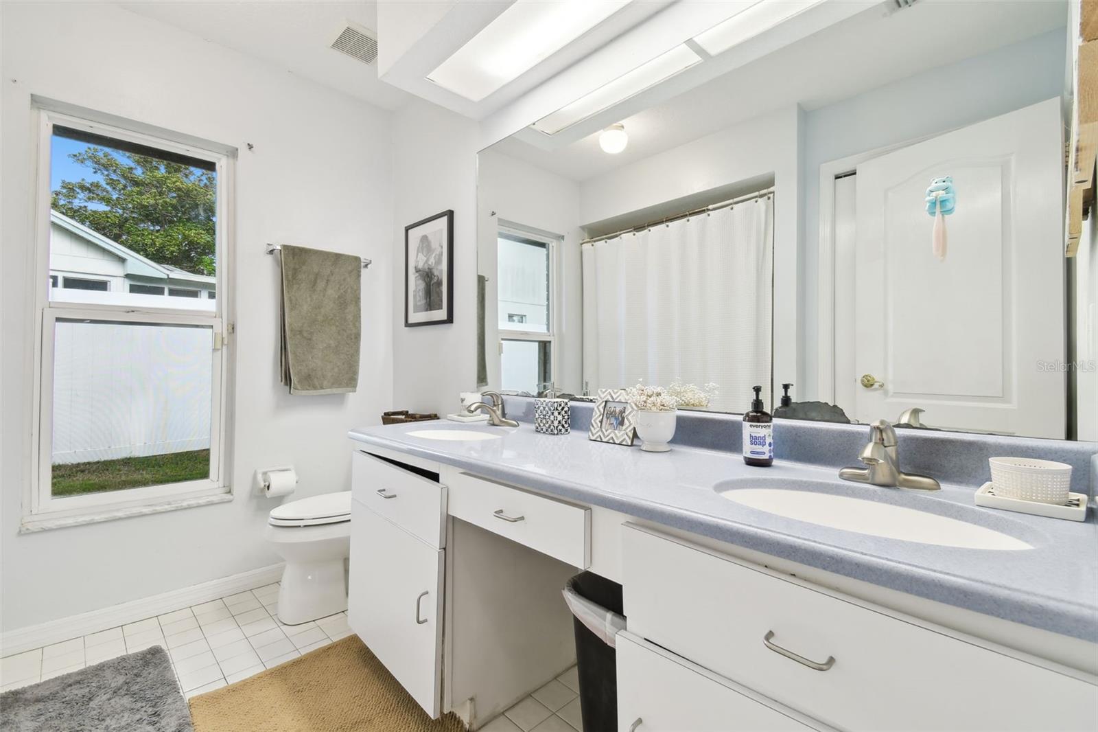 Image 42 of 76 For 1727 Woodpond Way