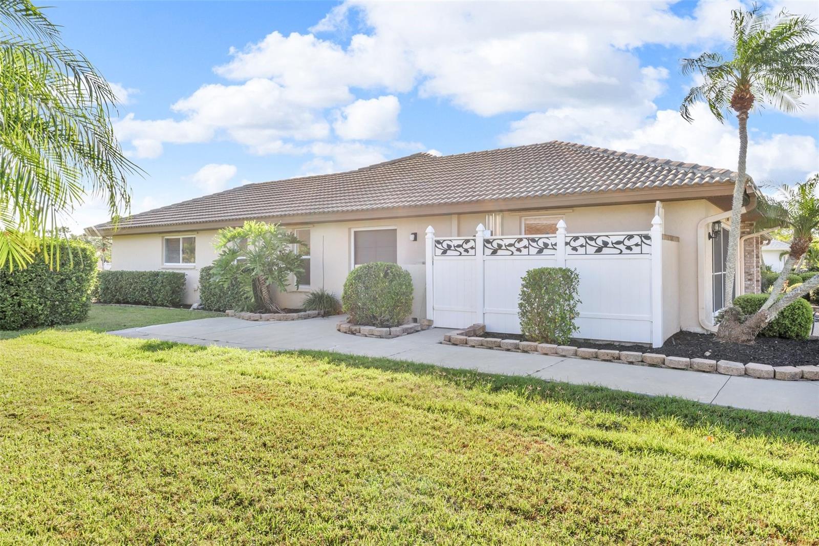 Image 2 of 32 For 6994 Country Lakes Circle