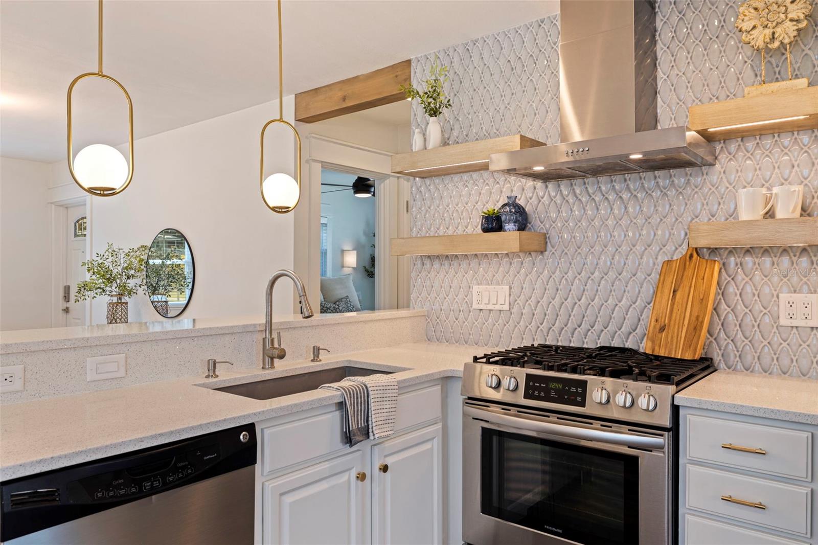 Image 18 of 41 For 1023 34th Avenue N