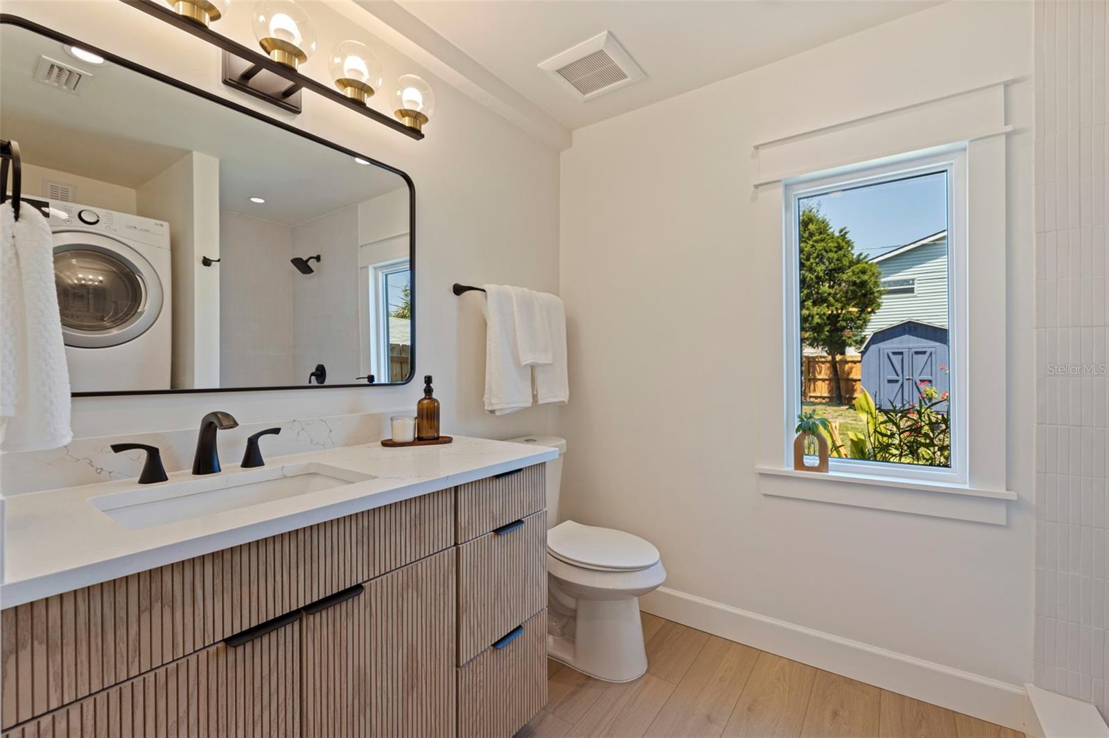 Image 24 of 41 For 1023 34th Avenue N