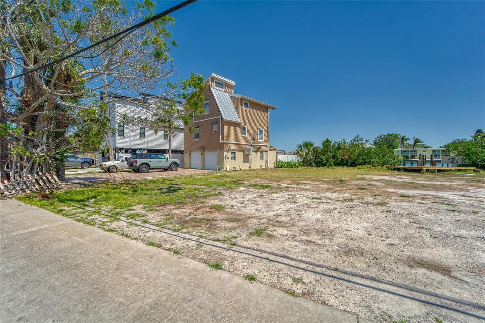 Image 7 of 43 For 12008 Lagoon Lane