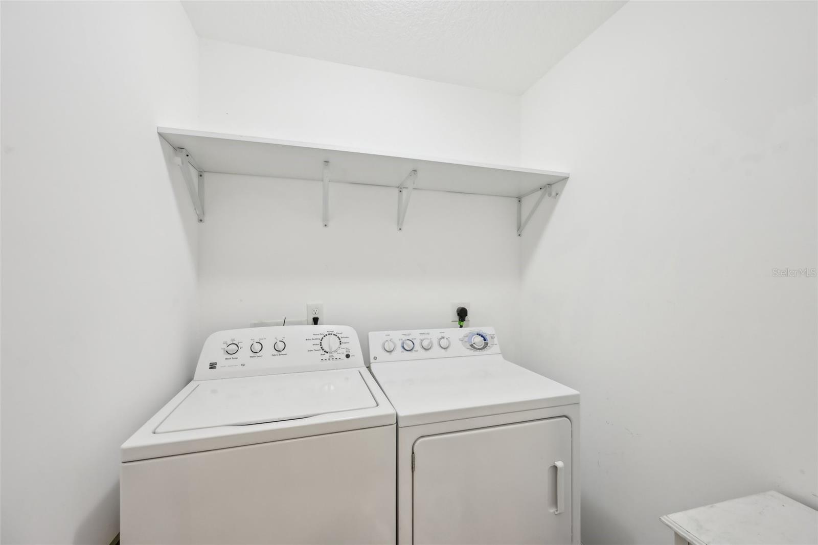 Image 27 of 39 For 2720 N Screech Owl Ave