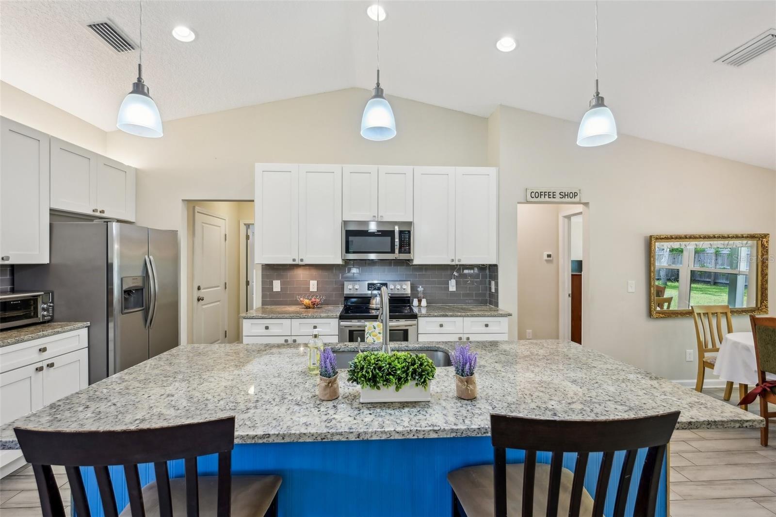 Image 4 of 39 For 2720 N Screech Owl Ave