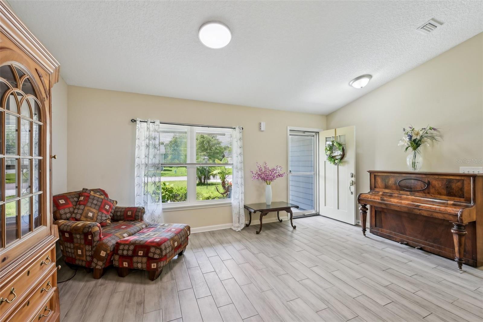 Image 7 of 39 For 2720 N Screech Owl Ave