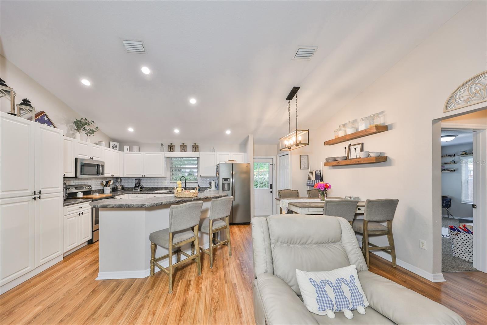 Listing photo id 9 for 8805 Van Fleet Road