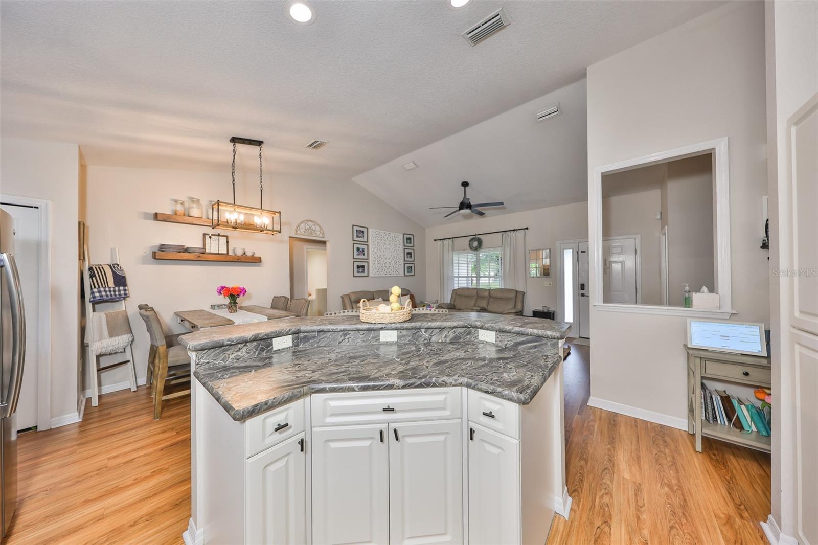 Listing photo id 13 for 8805 Van Fleet Road