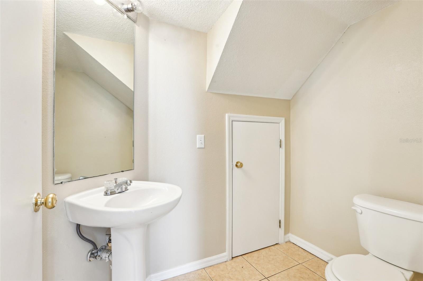 Image 18 of 34 For 7303 Bank Drive