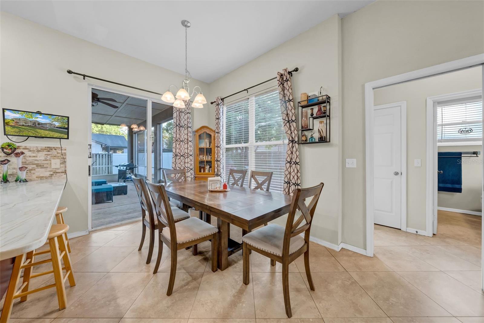 Image 10 of 40 For 4010 Lithia Ridge Boulevard