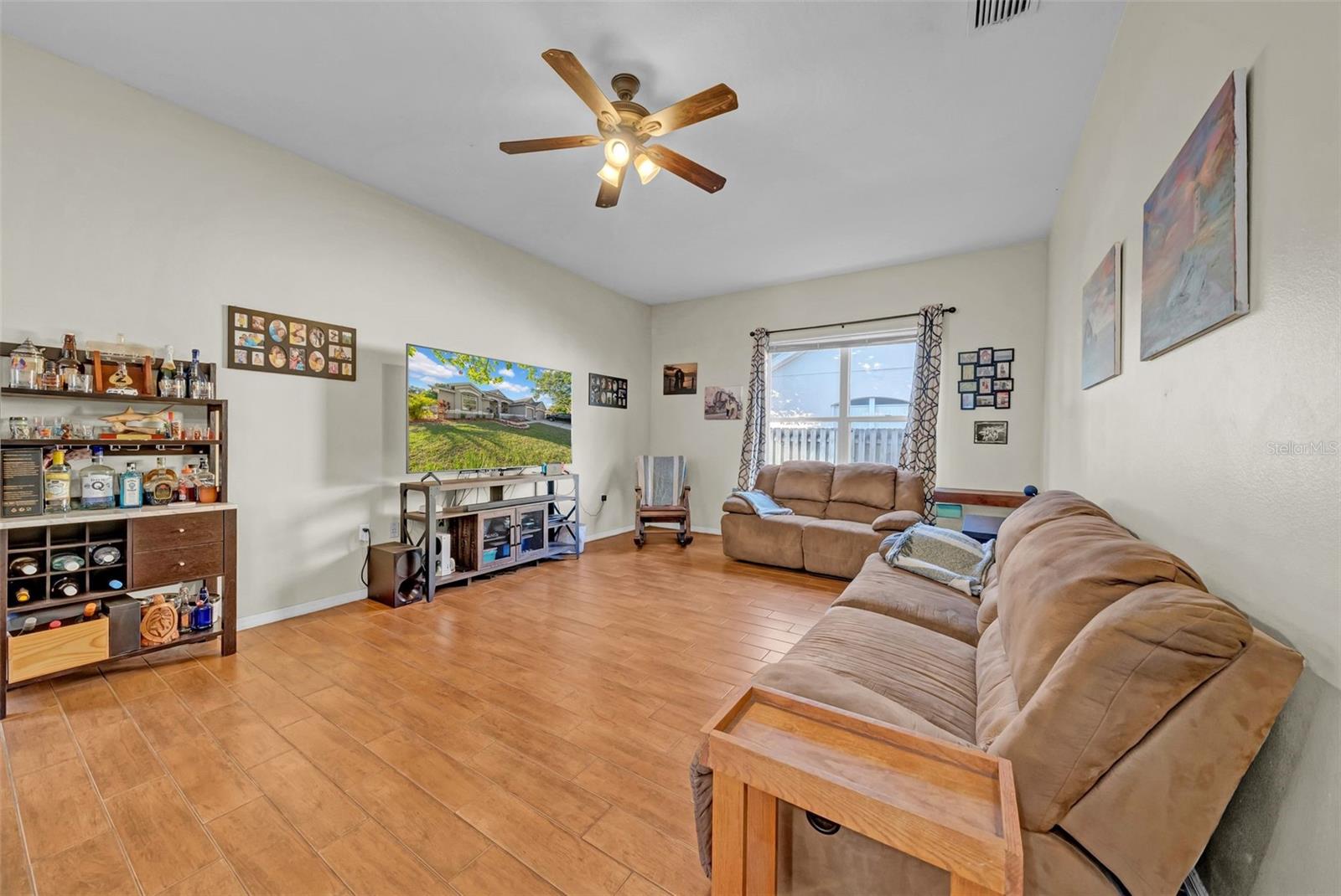 Image 11 of 40 For 4010 Lithia Ridge Boulevard