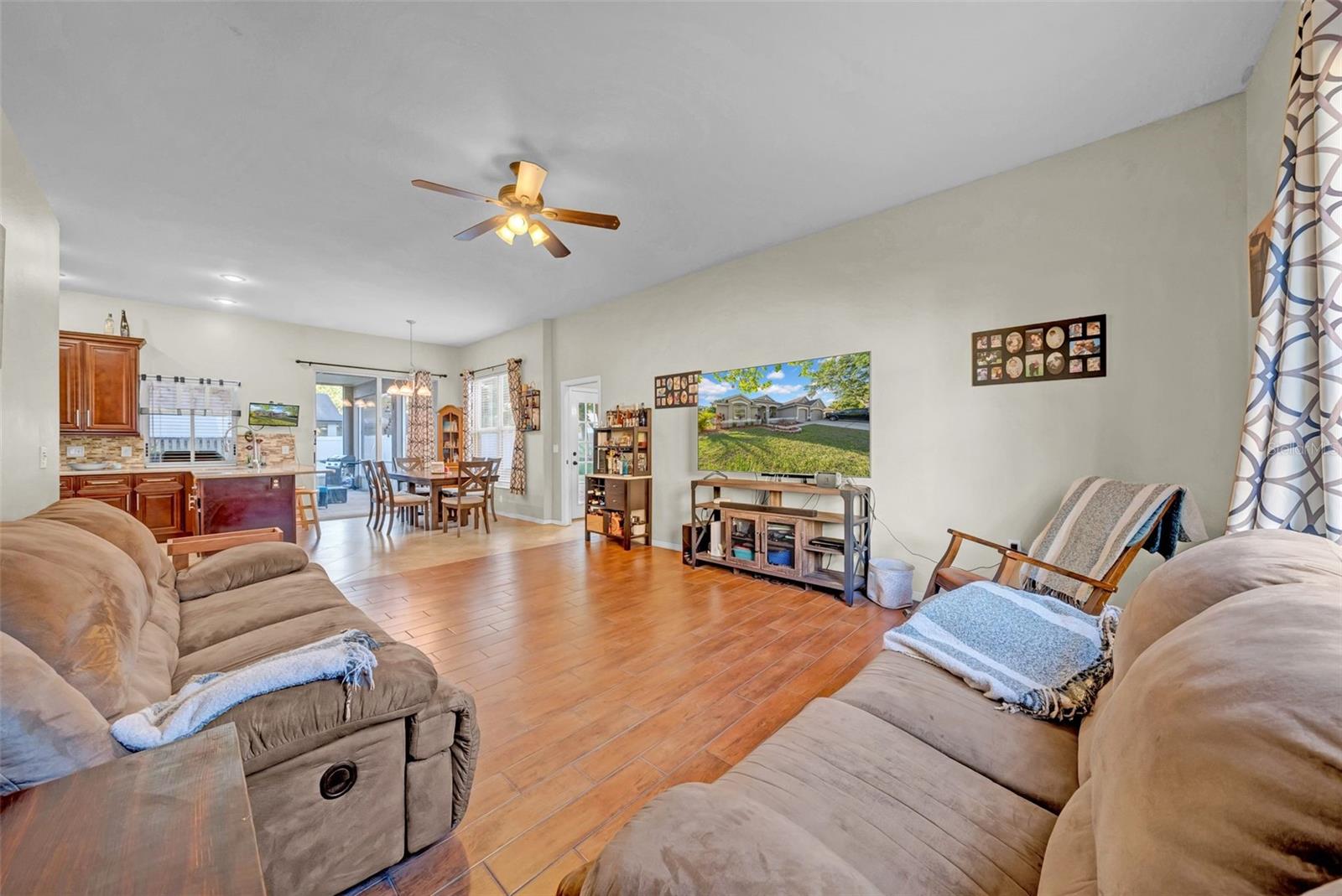 Image 12 of 40 For 4010 Lithia Ridge Boulevard