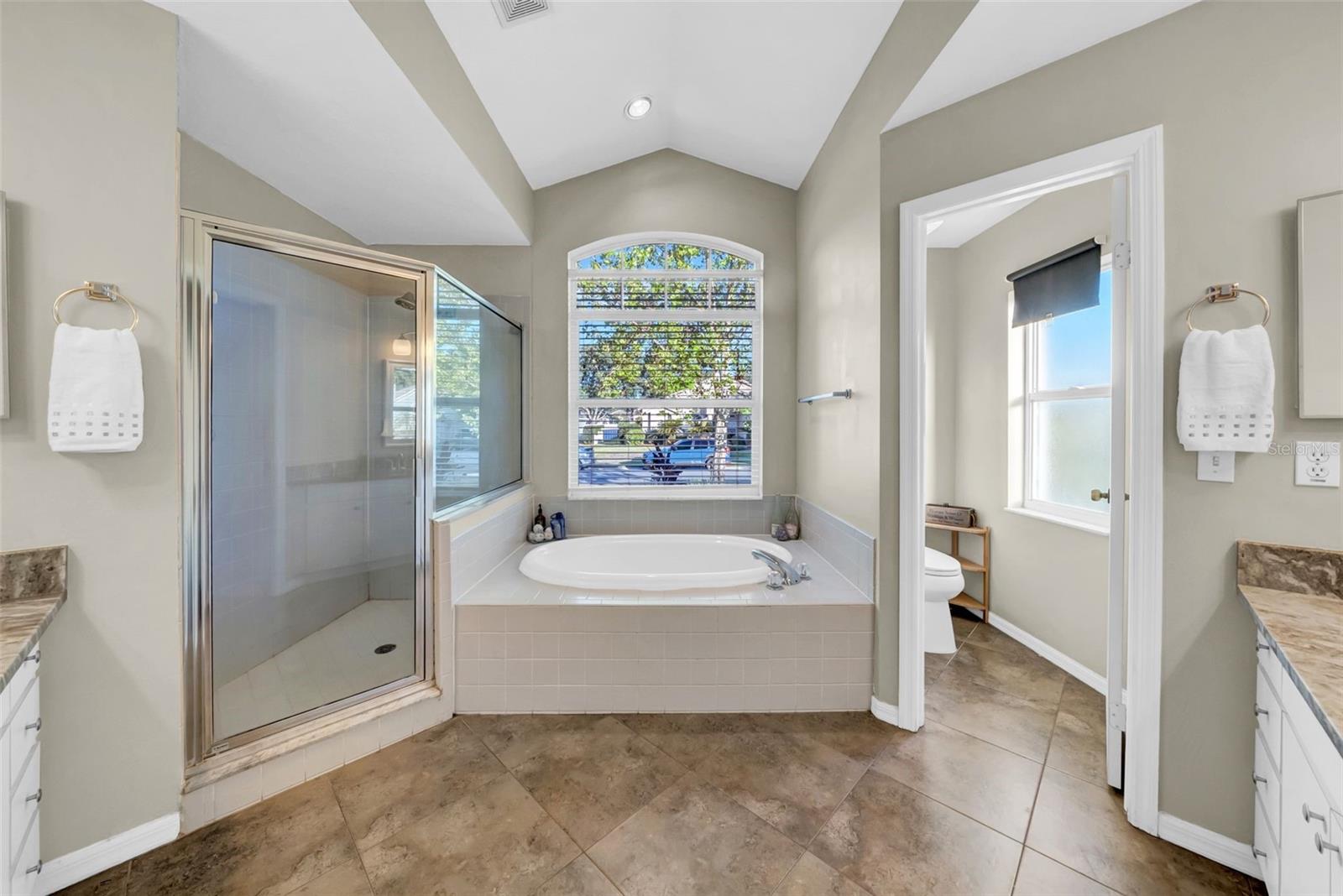 Image 16 of 40 For 4010 Lithia Ridge Boulevard