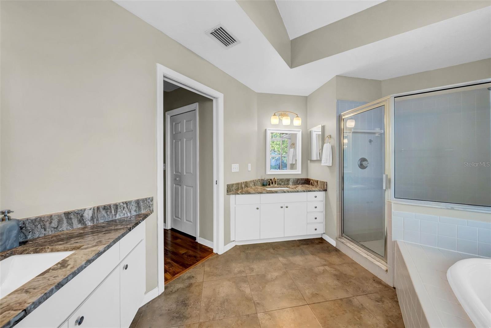 Image 17 of 40 For 4010 Lithia Ridge Boulevard