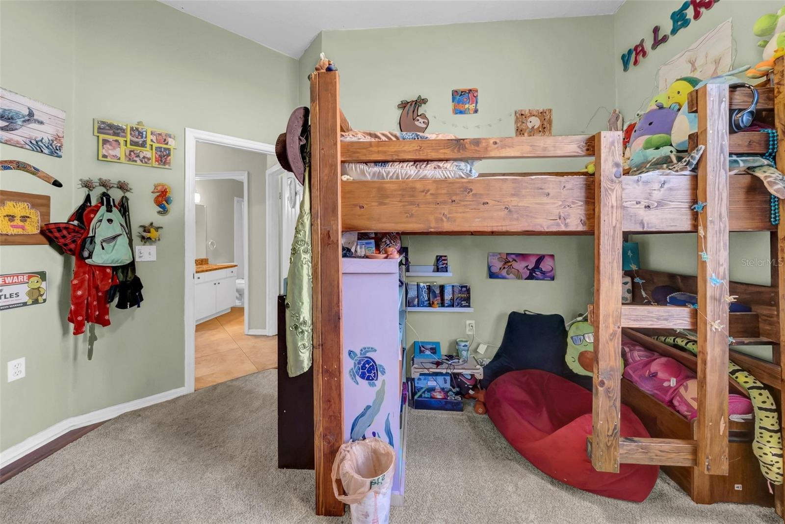 Image 19 of 40 For 4010 Lithia Ridge Boulevard