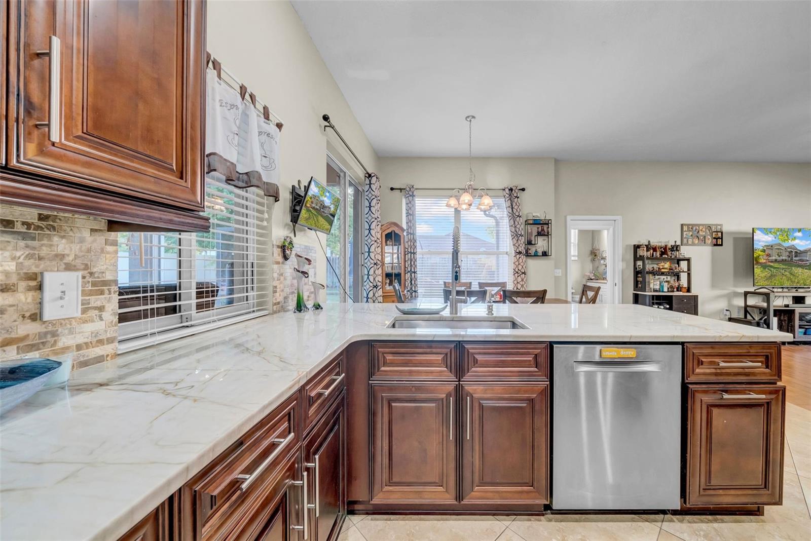 Image 9 of 40 For 4010 Lithia Ridge Boulevard