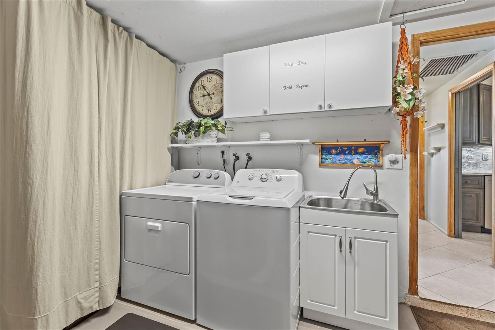 Image 23 of 41 For 595 Denburn Court