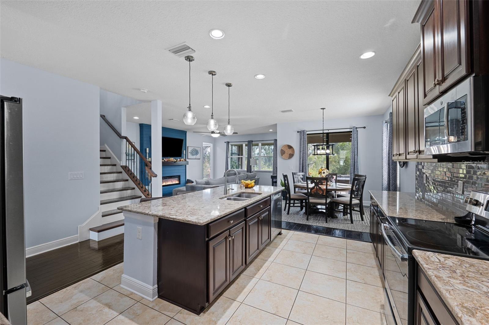 Image 13 of 68 For 8048 Roma Dune Drive