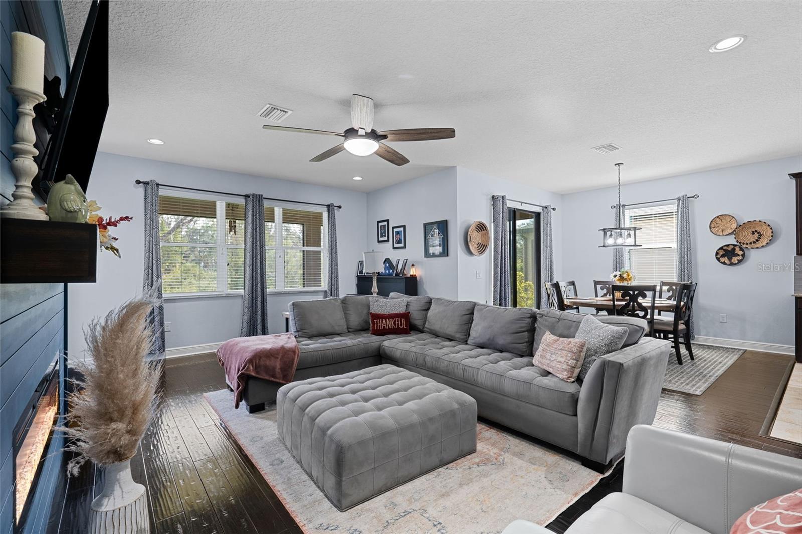 Image 19 of 68 For 8048 Roma Dune Drive