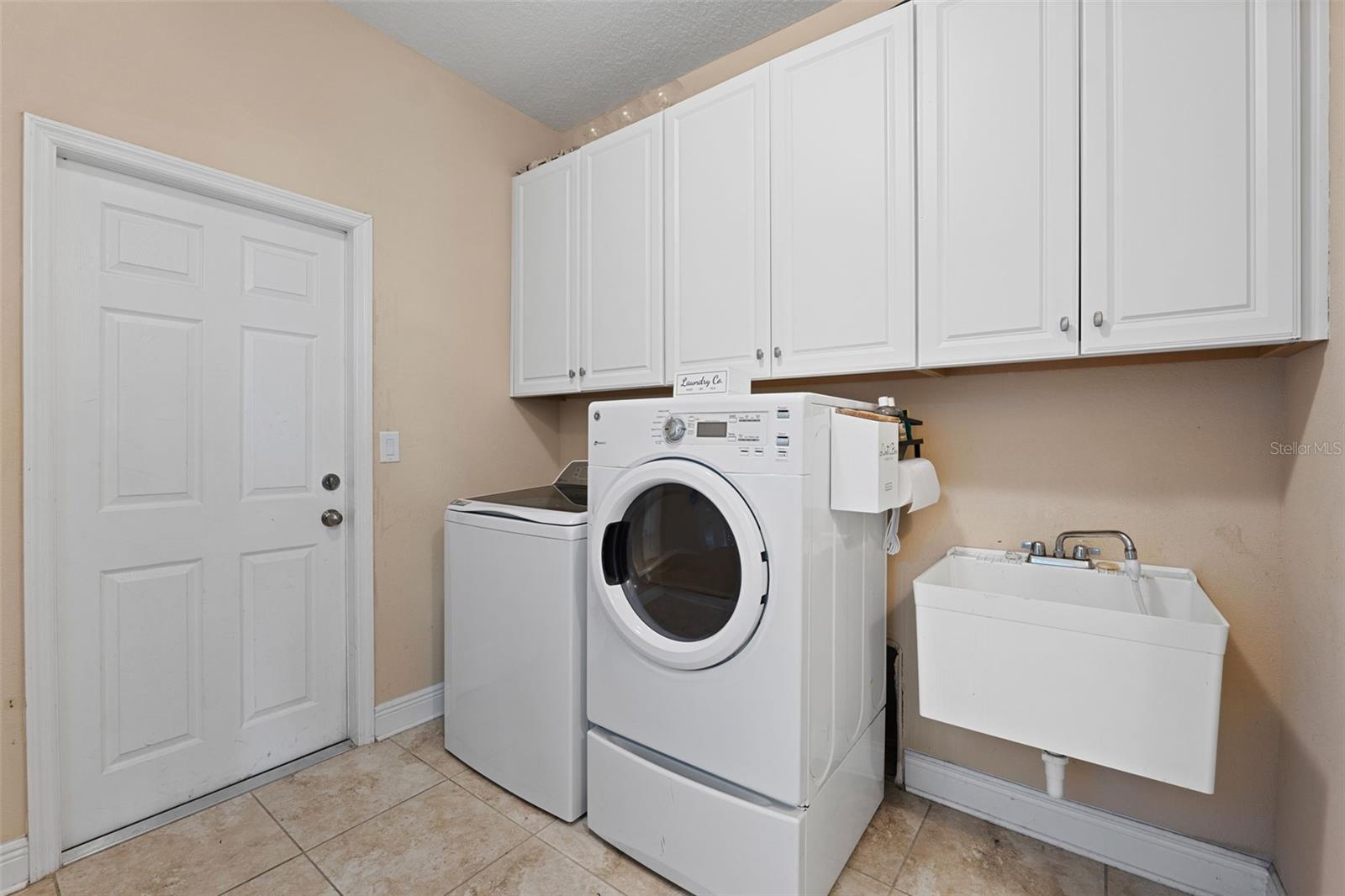 Image 43 of 68 For 8048 Roma Dune Drive