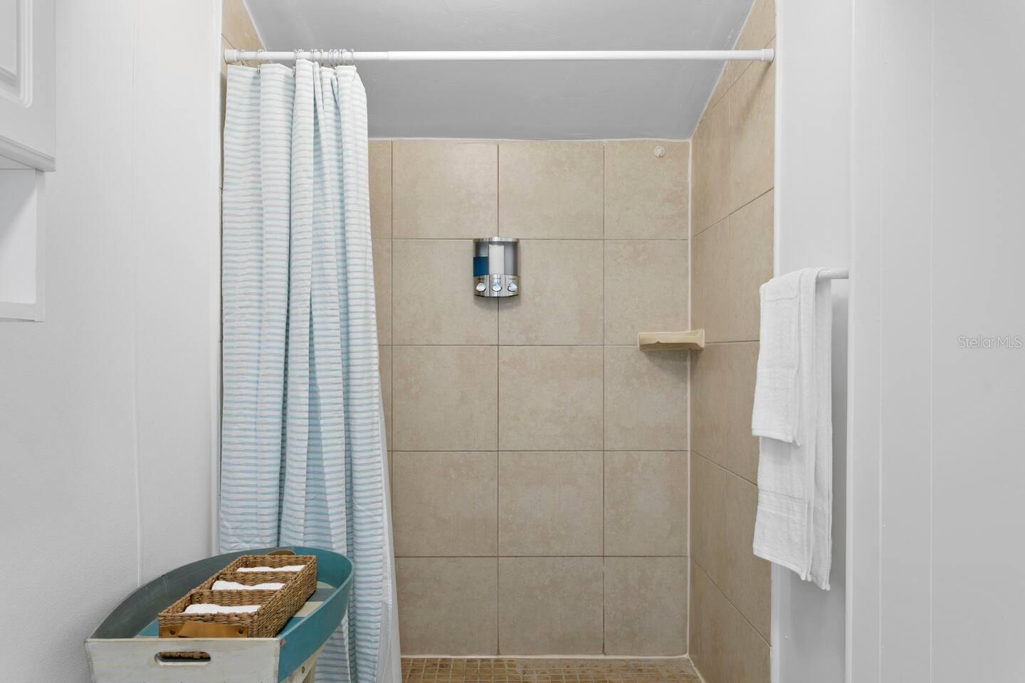 Image 21 of 42 For 2215 Thrace Street
