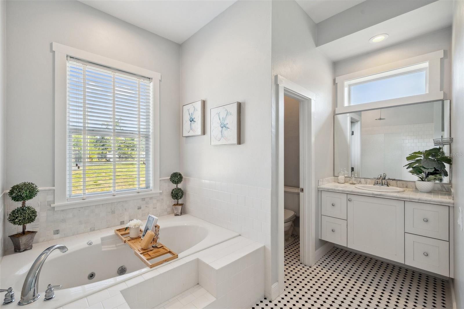 Image 16 of 99 For 806 Linwood Terrace