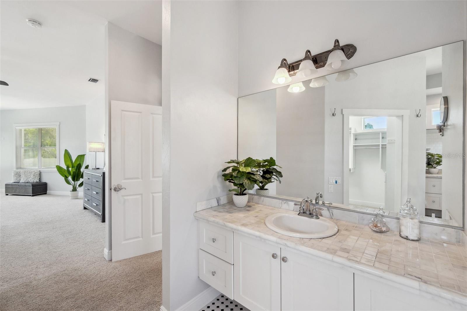 Image 19 of 99 For 806 Linwood Terrace