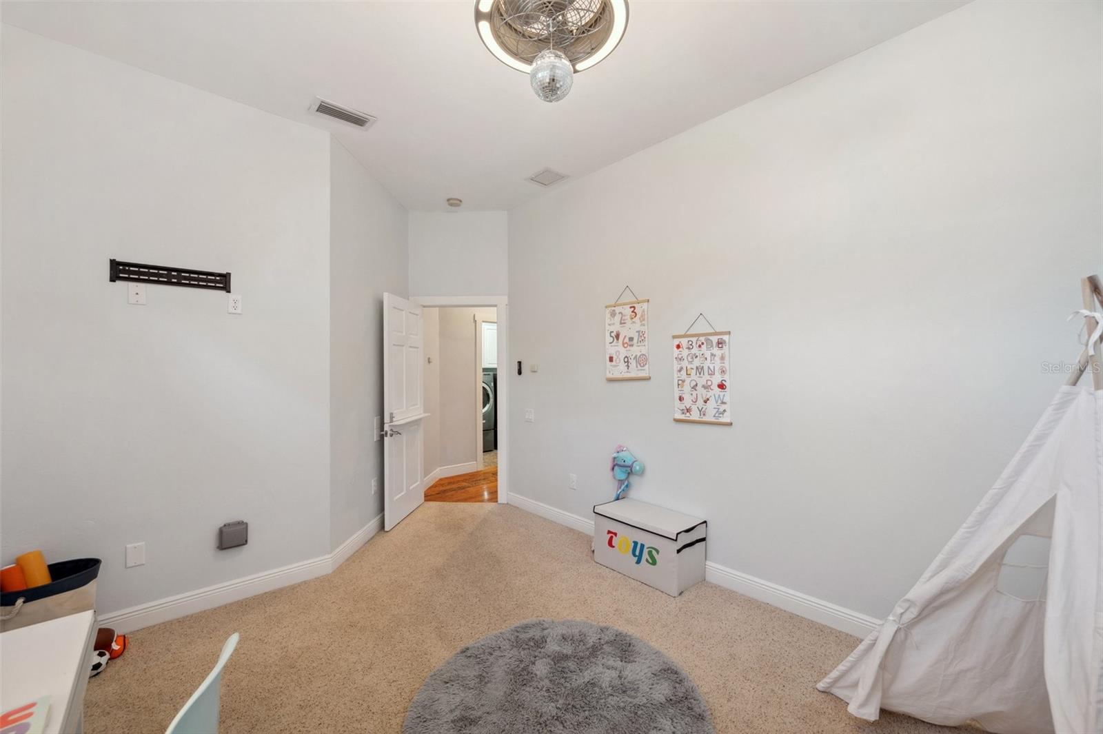 Image 36 of 99 For 806 Linwood Terrace