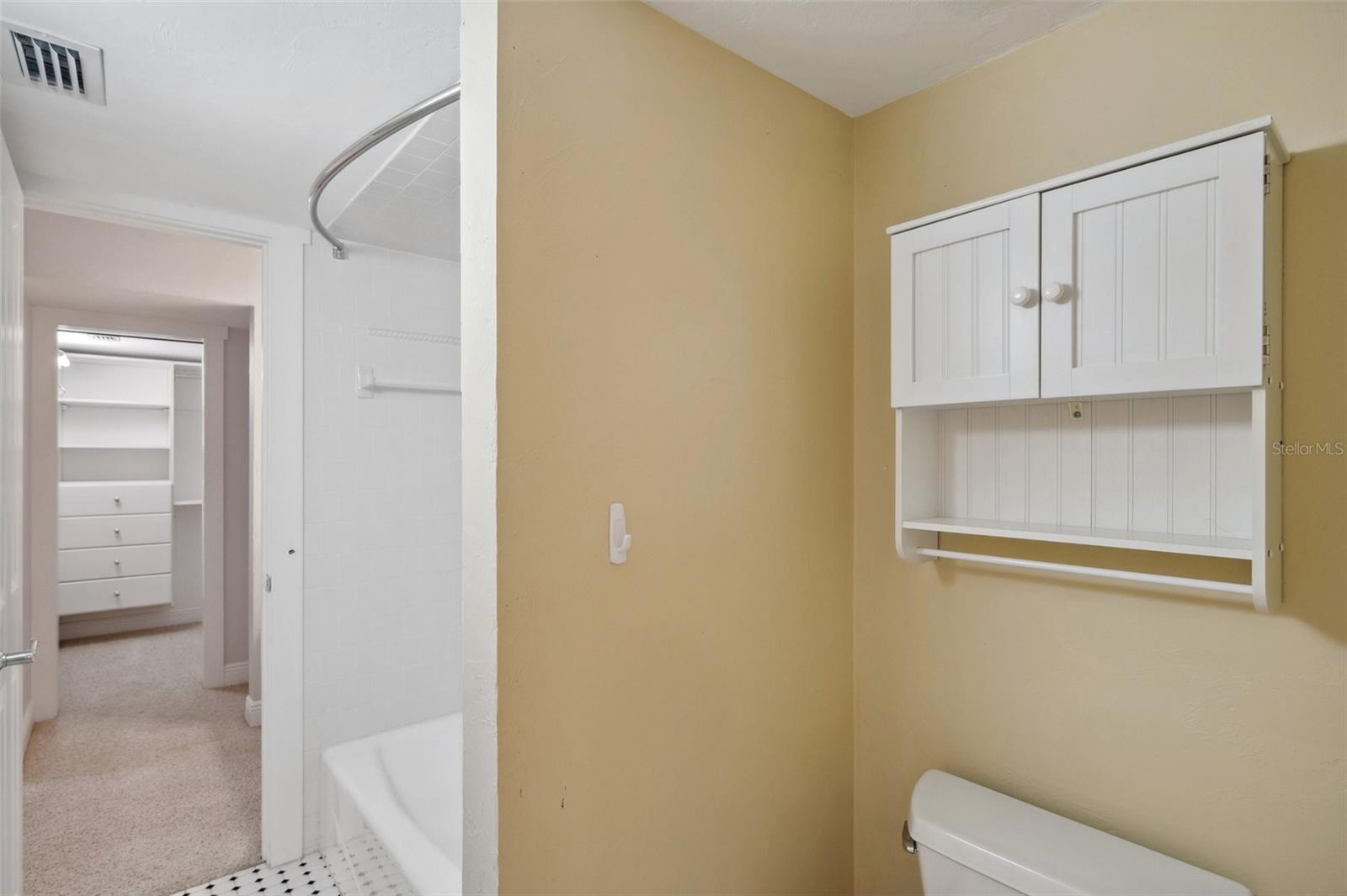 Image 56 of 99 For 806 Linwood Terrace