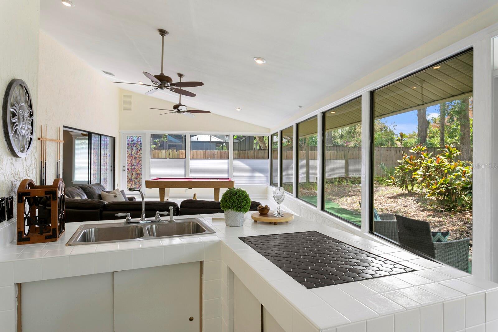 Image 17 of 48 For 6213 Queensway Drive