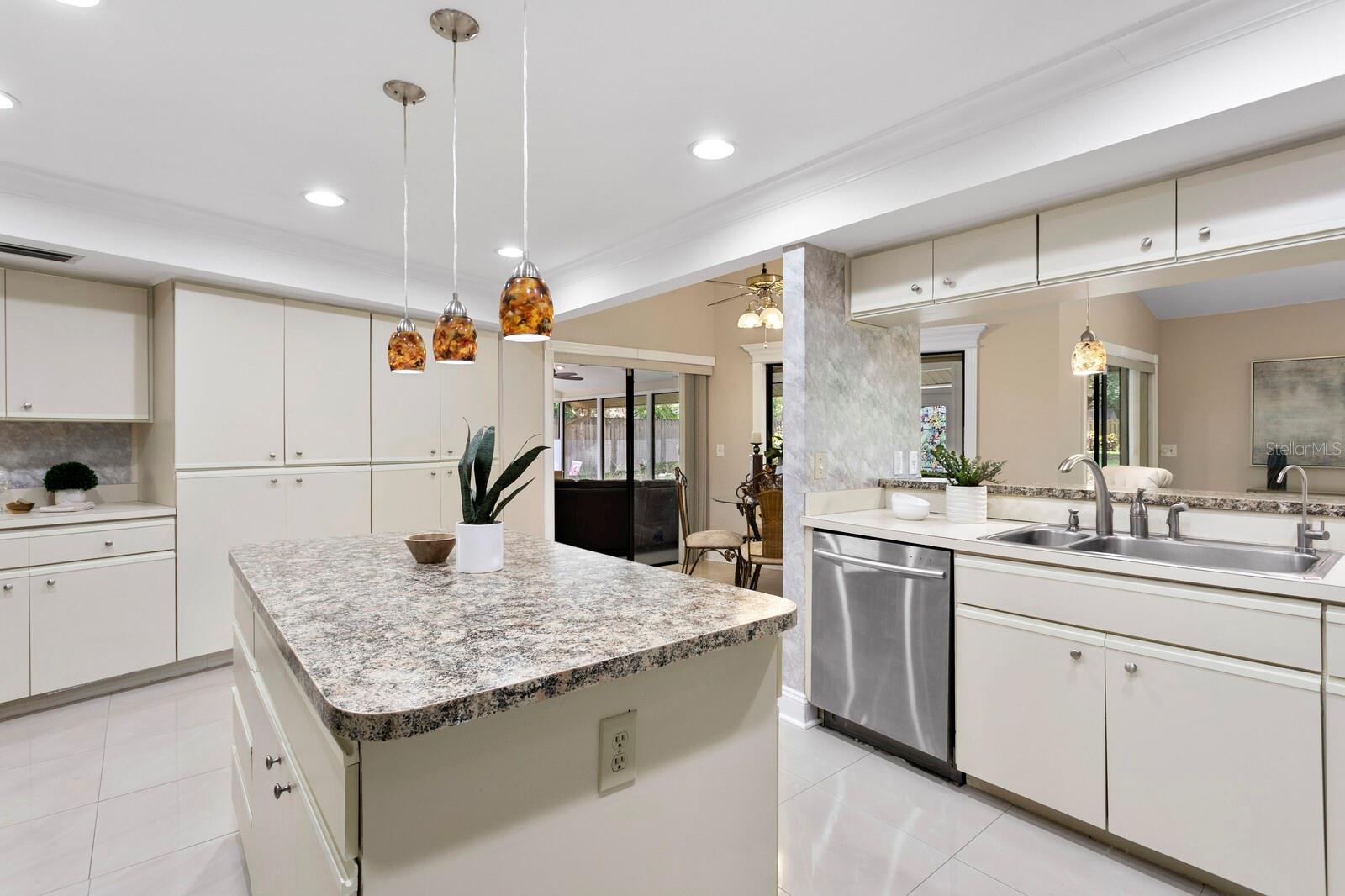 Image 19 of 48 For 6213 Queensway Drive