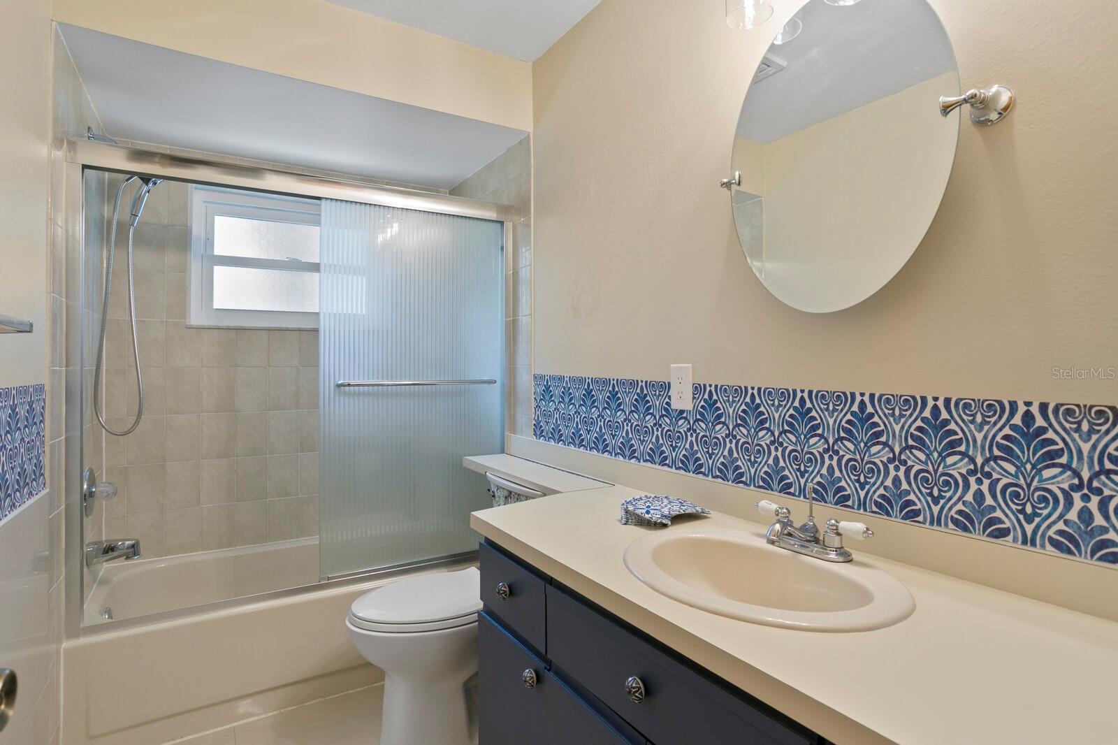 Image 36 of 48 For 6213 Queensway Drive