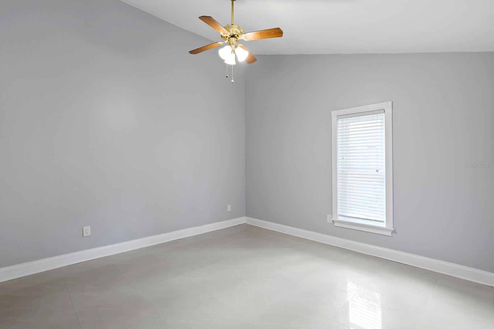 Image 37 of 48 For 6213 Queensway Drive