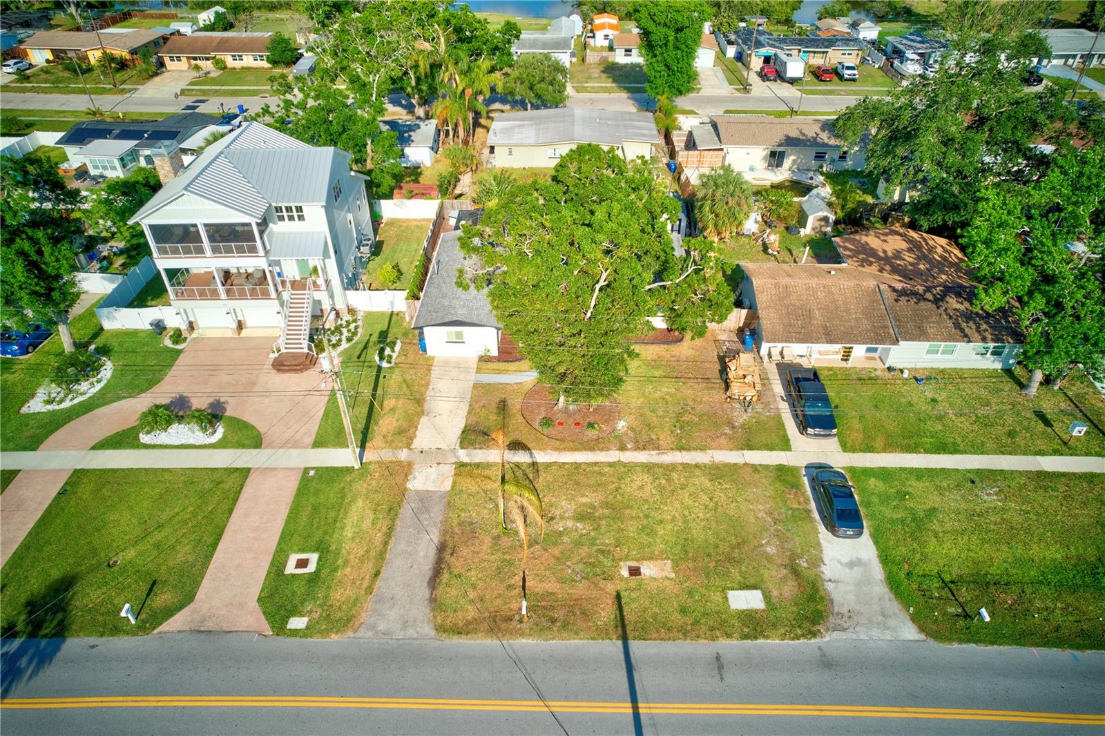 Image 30 of 48 For 321 Shore Drive E