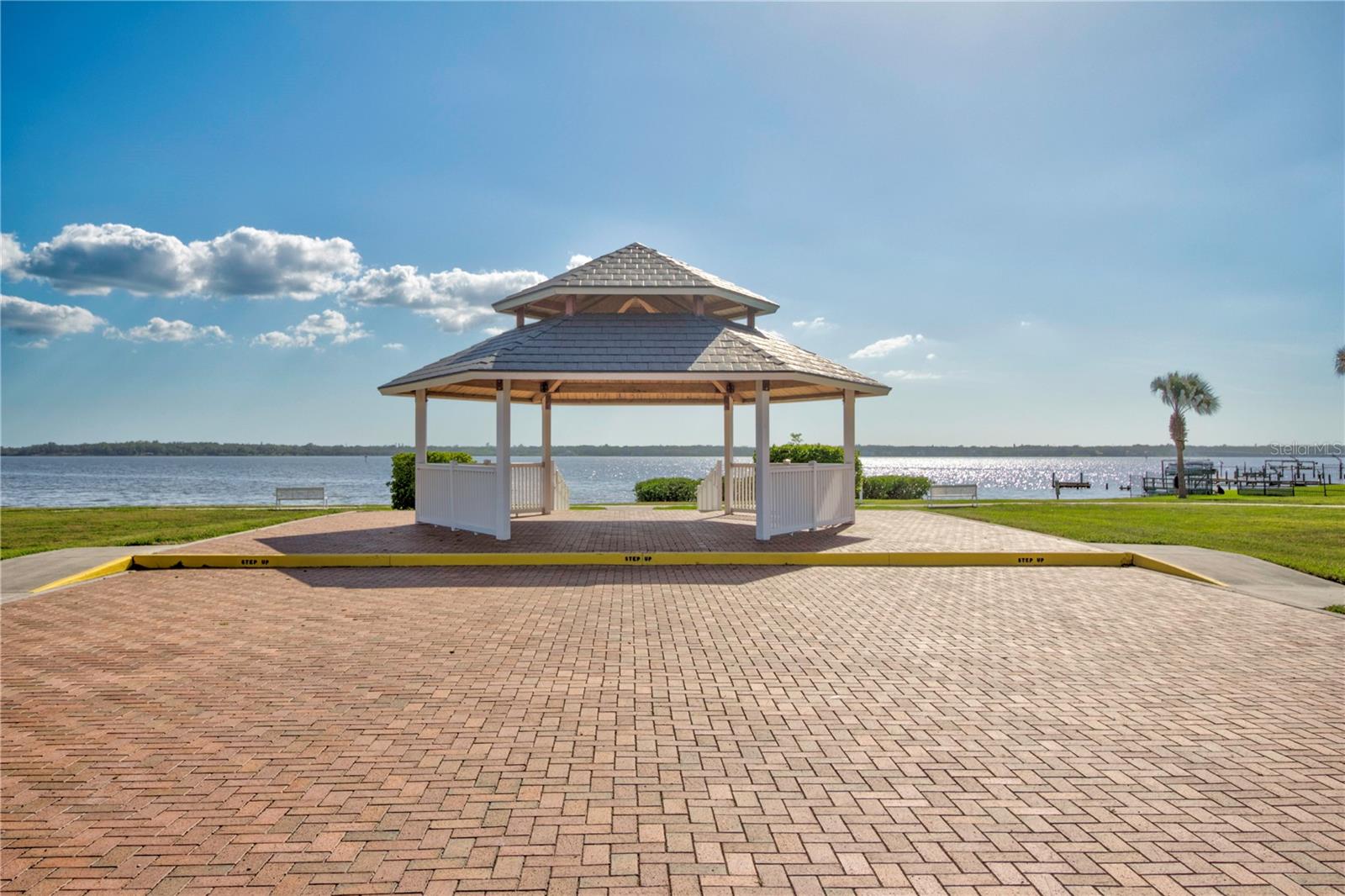 Image 34 of 48 For 321 Shore Drive E