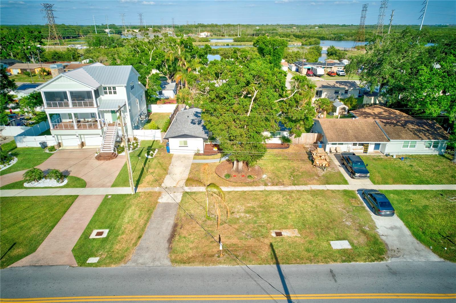 Image 40 of 48 For 321 Shore Drive E