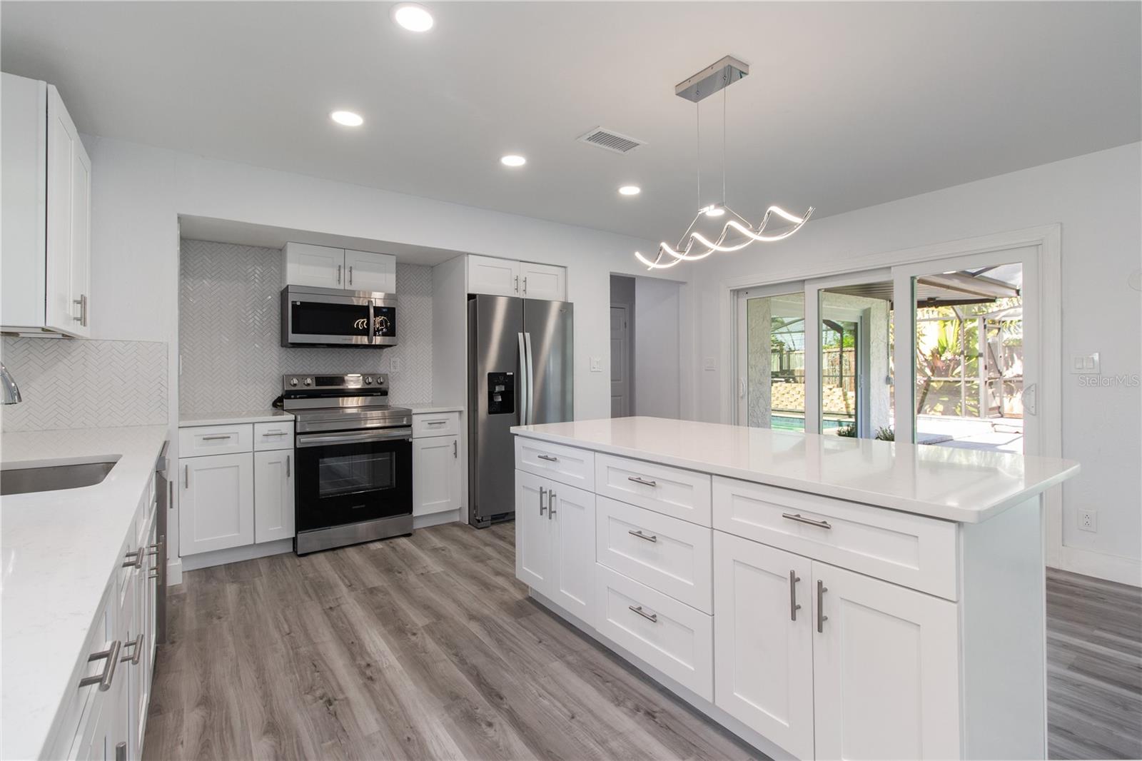 Image 6 of 48 For 321 Shore Drive E