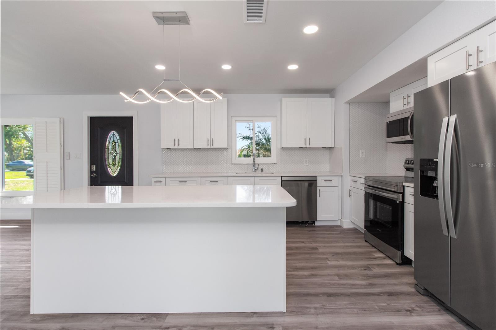 Image 7 of 48 For 321 Shore Drive E