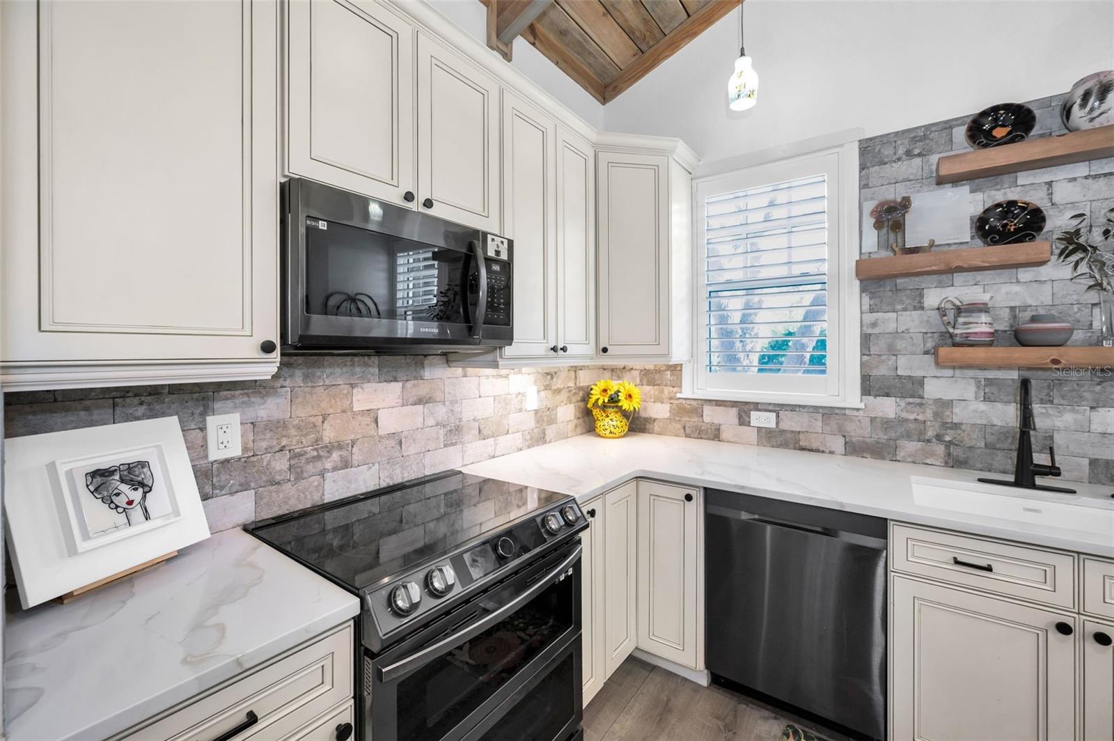 Image 11 of 60 For 525 Lexington Street
