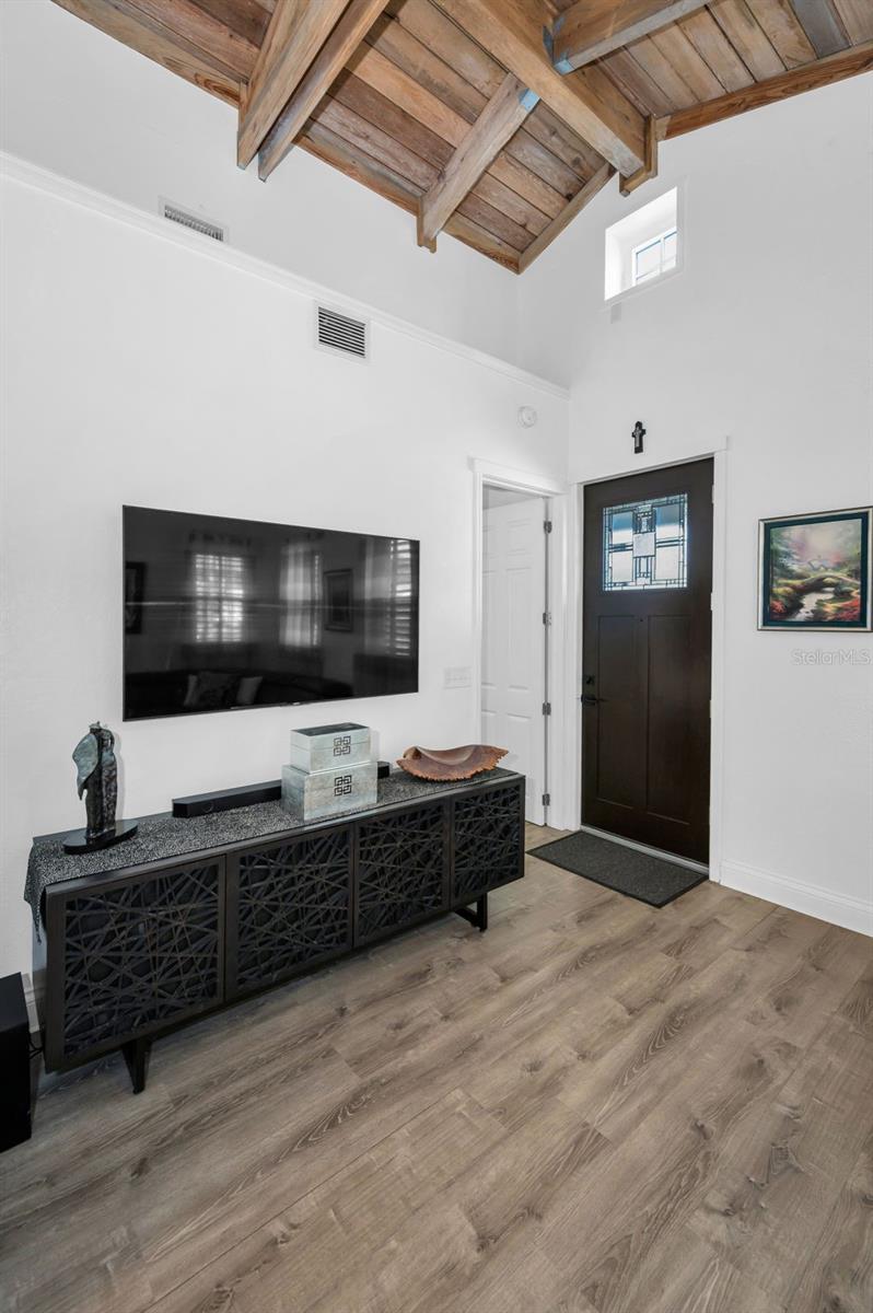 Image 6 of 60 For 525 Lexington Street