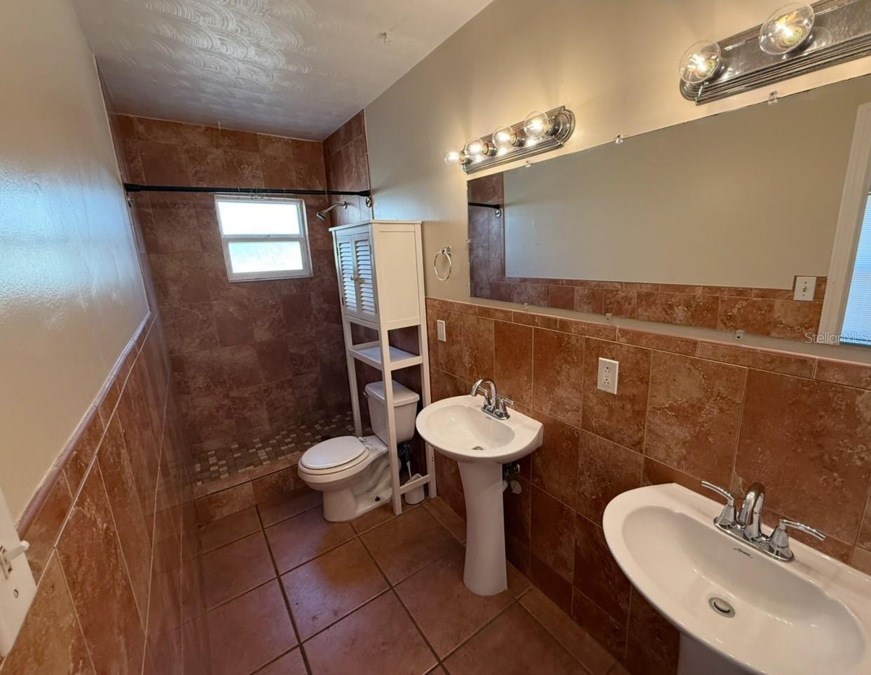 Image 14 of 28 For 914 Homewood Drive