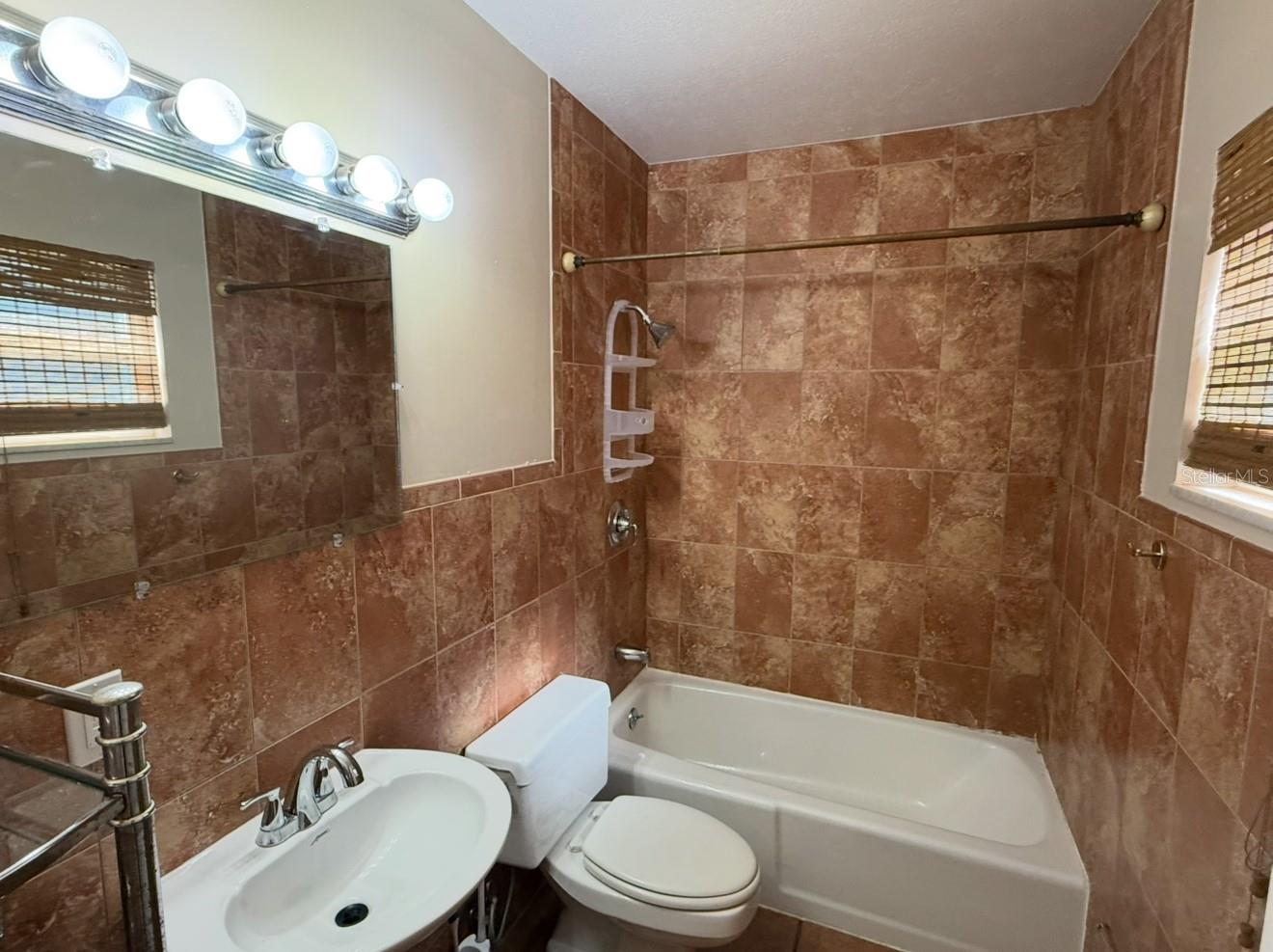 Image 17 of 28 For 914 Homewood Drive