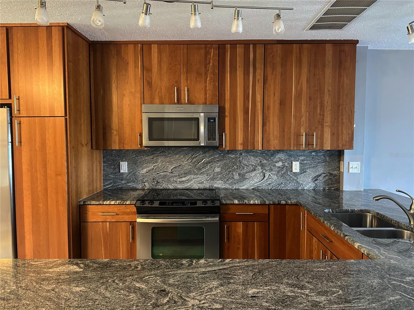 Image 4 of 42 For 5242 Beach Drive Se