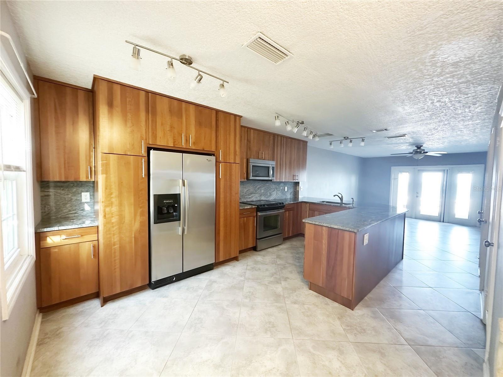 Image 5 of 42 For 5242 Beach Drive Se
