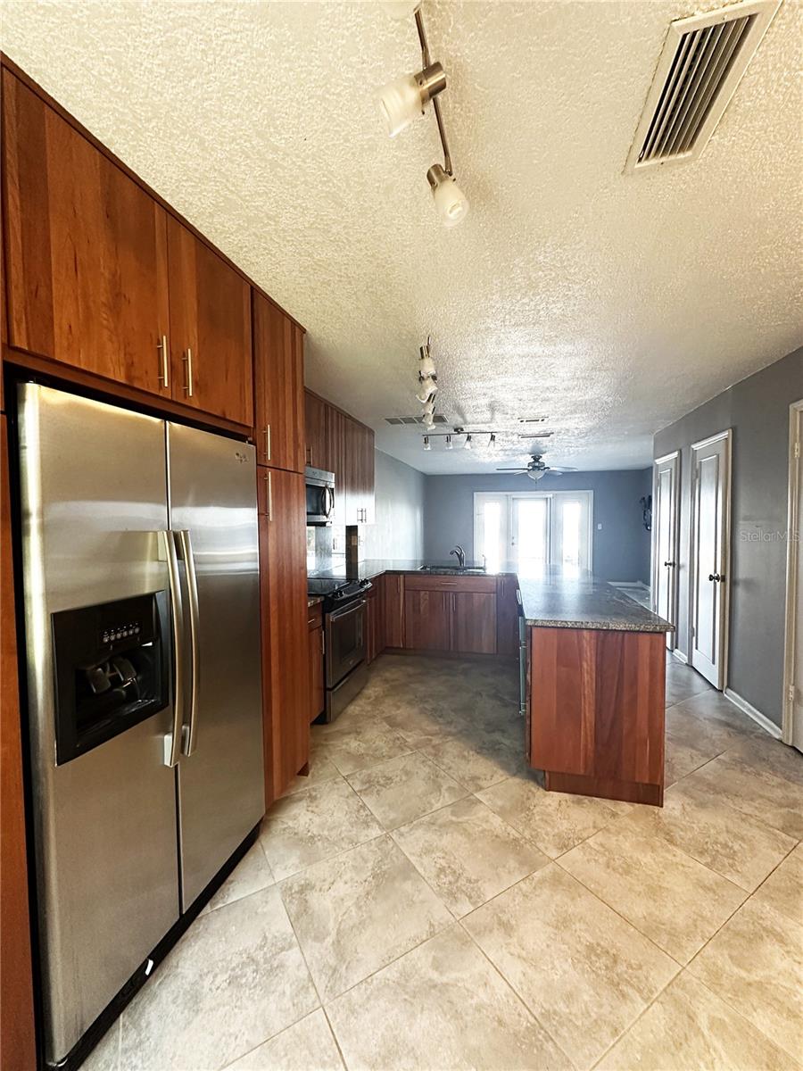 Image 6 of 42 For 5242 Beach Drive Se