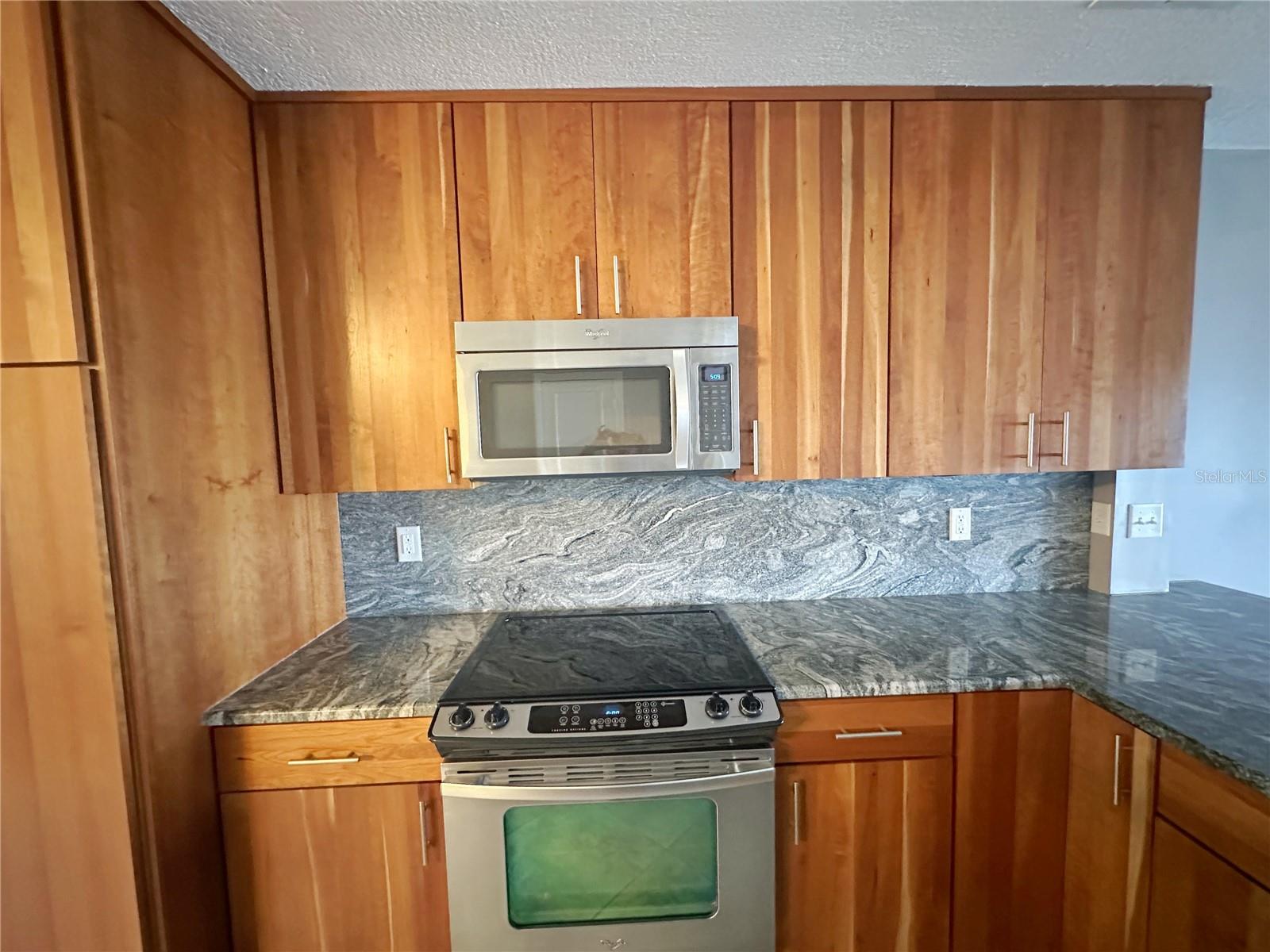 Image 7 of 42 For 5242 Beach Drive Se